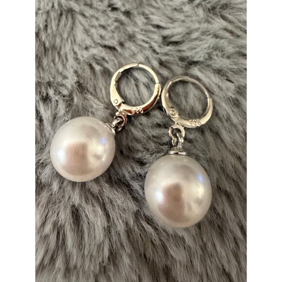 Elegant Silver Pearl Earrings - Picture 5 of 5